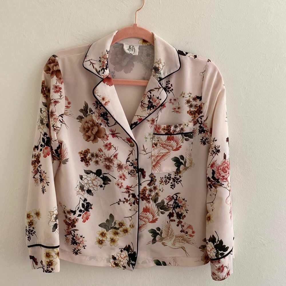 NWOT dRA Los Angeles bird and floral top